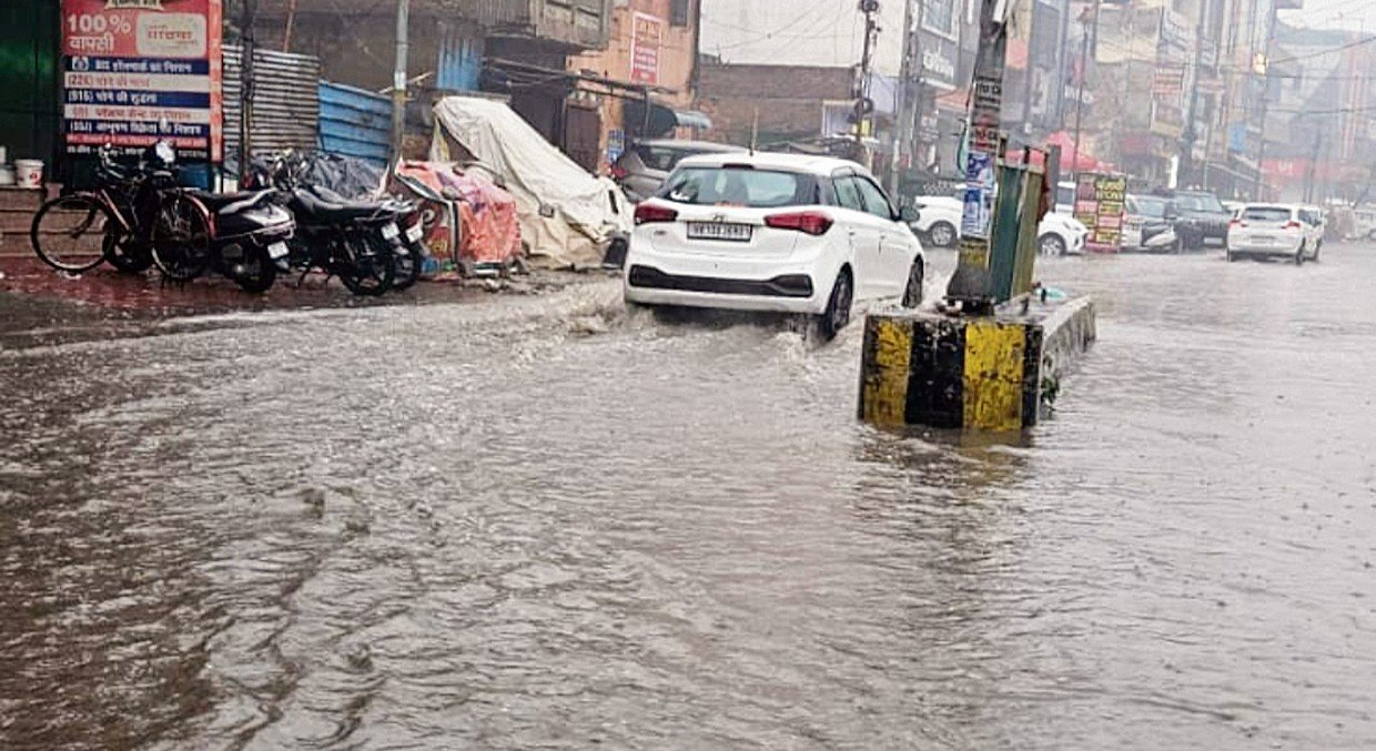 Sambhal Rain Update: 7 Degree Temperature Drop, Relief for Farmers and Locals | Dainik Diary