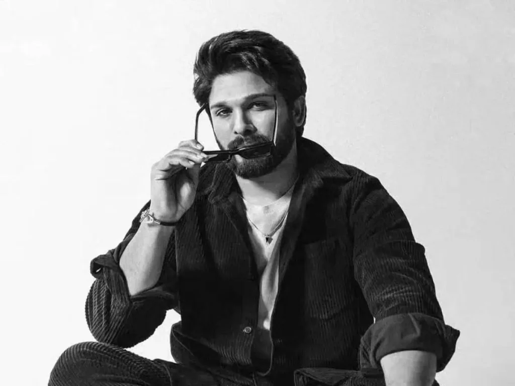 Allu Arjun Net Worth 2025 — करियर सैलरी जीवनी और अन्य महत्वपूर्ण बातें 28 Pushpa फेम Allu Arjun अपने हैदराबाद स्थित आलीशान घर के बाहर – सादगी में छुपा सुपरस्टार