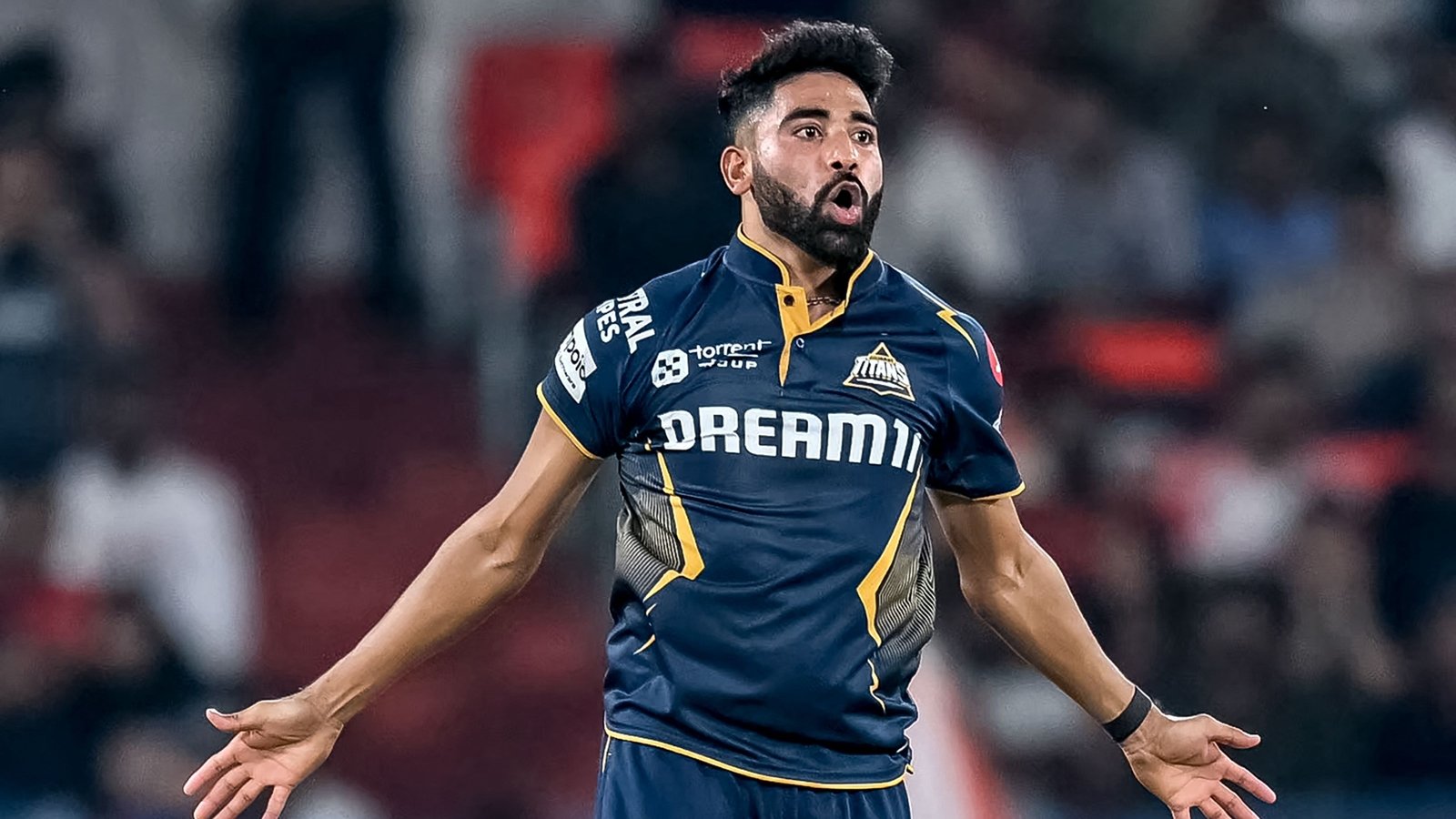2025 में Mohammed Siraj की कुल संपत्ति ₹30 करोड़ के पार, IPL और BCCI से हो रही है करोड़ों की कमाई।