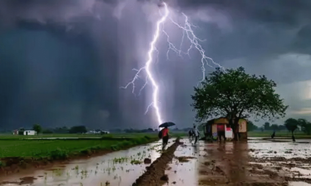 Bihar Weather Alert: पटना समेत पूरे राज्य में भारी बारिश की चेतावनी, मानसून पूरी तरह सक्रिय