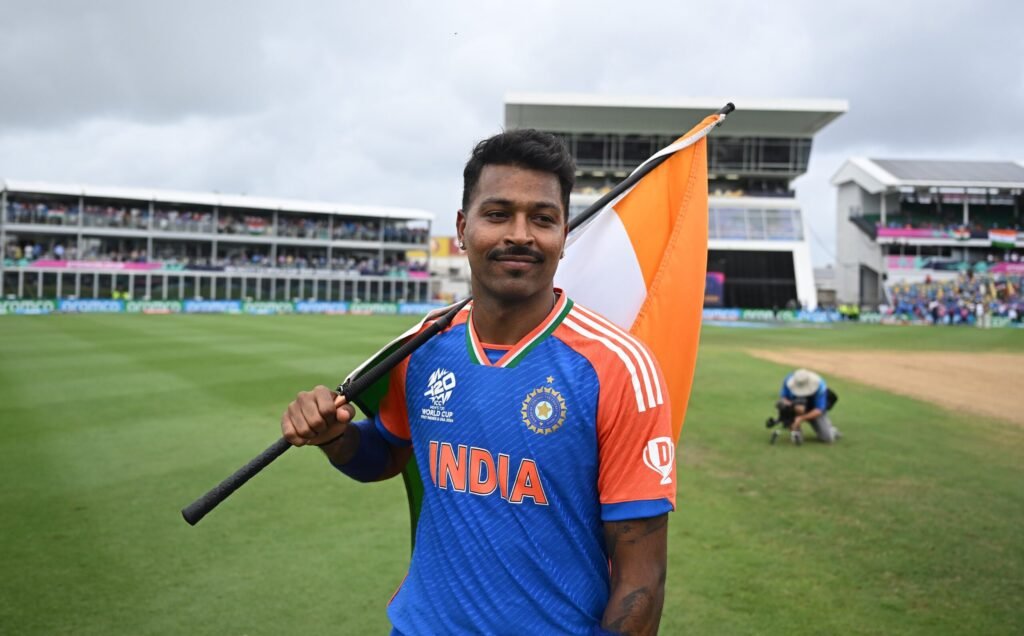 Hardik Pandya अपनी लग्जरी कार कलेक्शन और वडोदरा पेंटहाउस के बाहर।