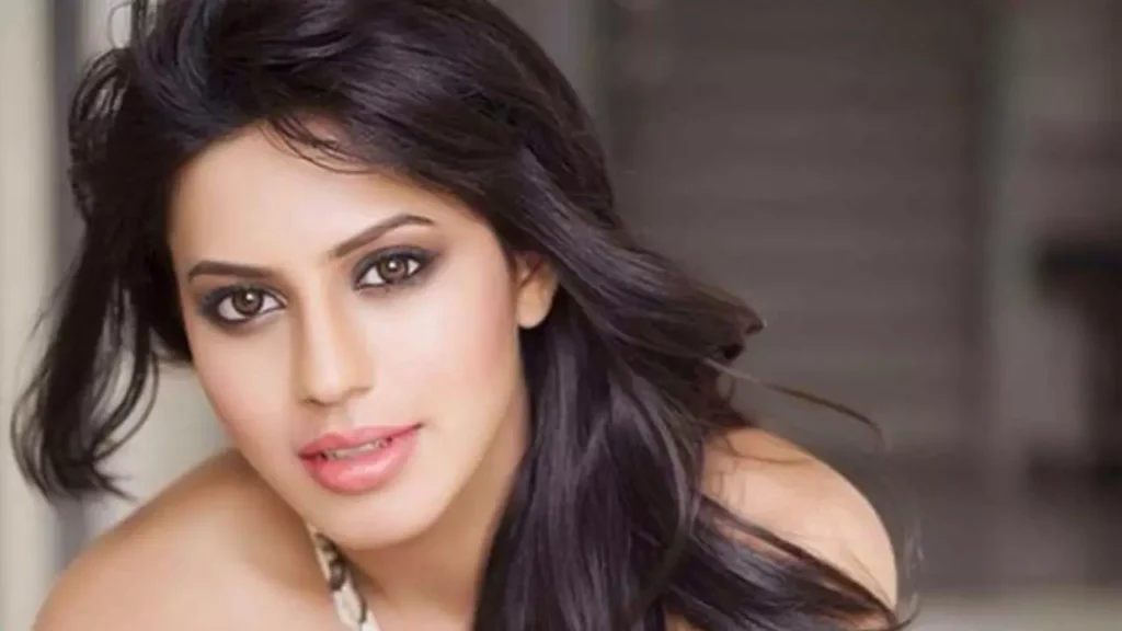 Ranya Rao Net Worth 2025: जानिए इस भारतीय अभिनेत्री की कुल संपत्ति और करियर के बारे में पूरी जानकारी 28 रान्या राव का फिल्मी करियर और उनकी शानदार नेट वर्थ के बारे में जानें