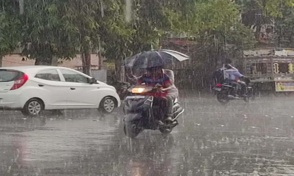 Sitapur Weather Forecast: सीतापुर में अगले 3 दिन गरज, बारिश और सावधानी जरूरी