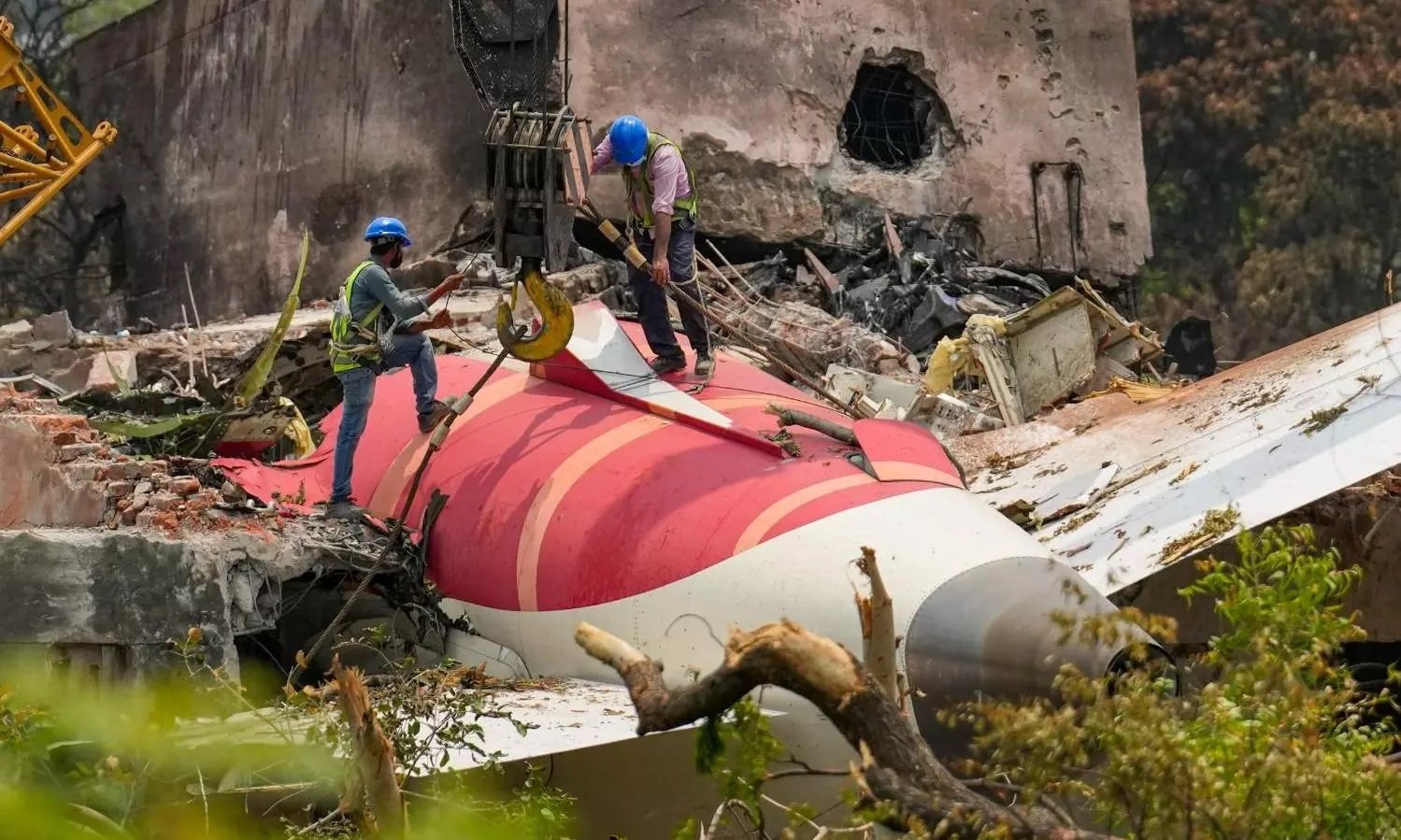 Air India Crash Report Reveals Fuel Cutoff Error; PM Modi to Distribute 51K Job Letters | Dainik Diary