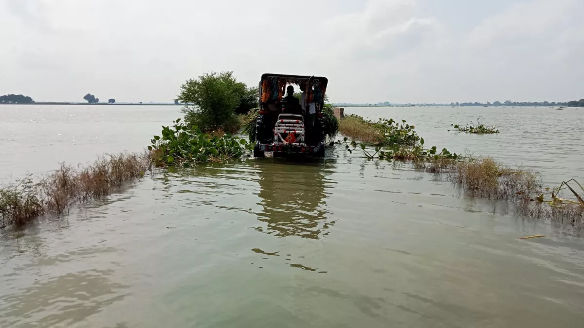 Ghazipur Flood Update: Ganga Water Level Slows, Rail Bridge Gets Sensor Alert System