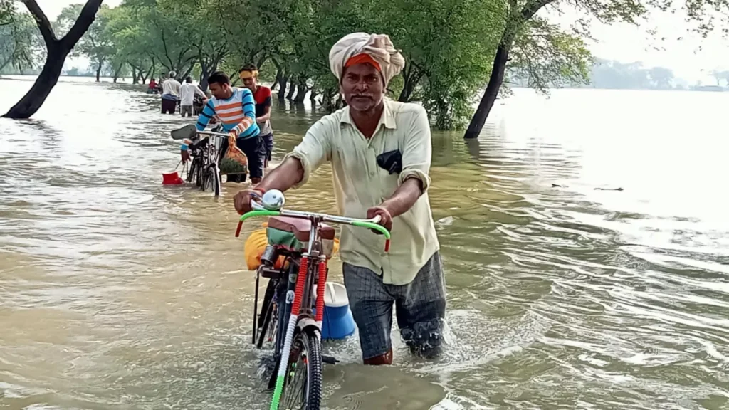 Ghazipur Flood Update: Ganga Water Level Slows, Rail Bridge Gets Sensor Alert System