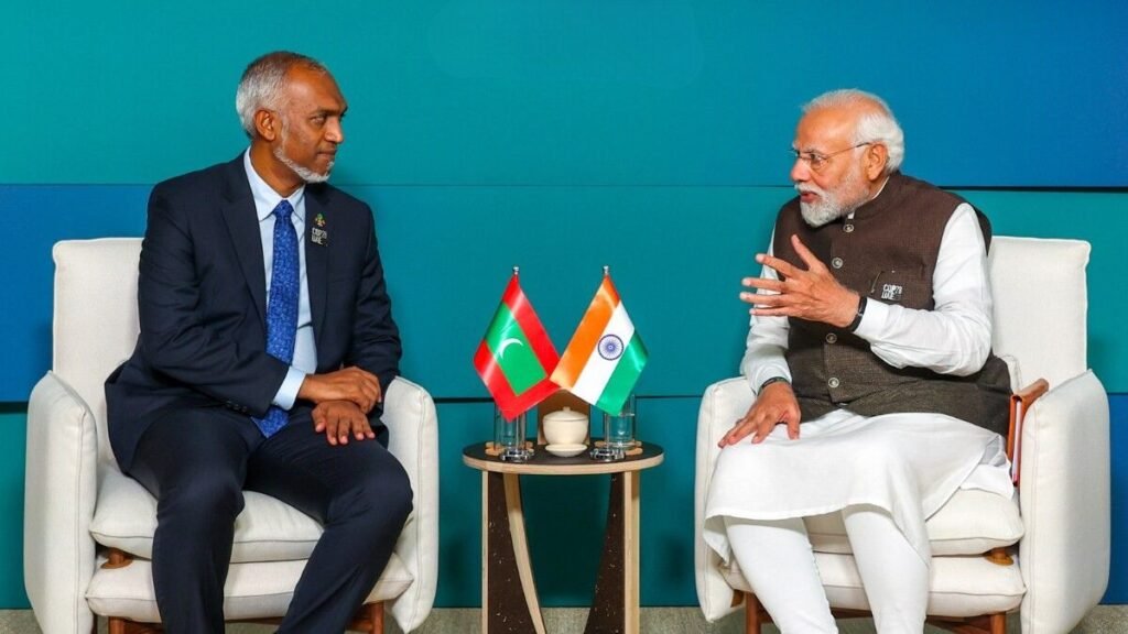 मोदी की मालदीव में जबरदस्त वापसी 4850 करोड़ के तोहफे से रिश्तों में नई गर्माहट 29 मोदी का मालदीव दौरा: 4850 करोड़ की मदद से रिश्तों में गर्मजोशी की वापसी