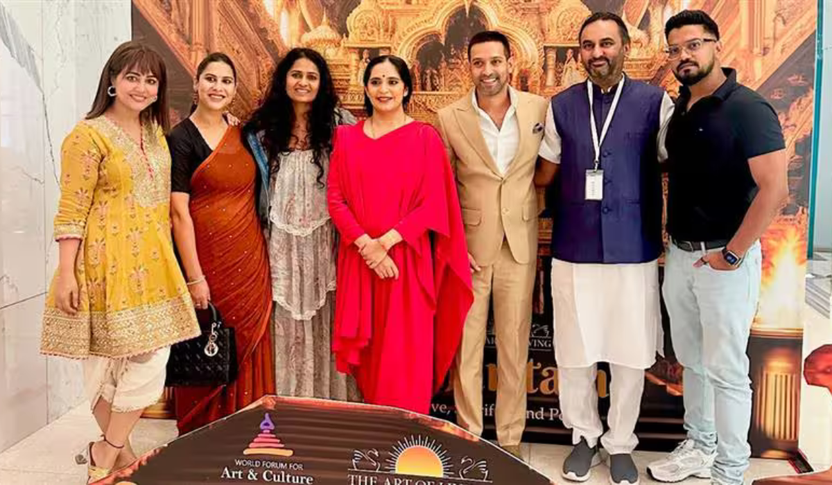 Hina Khan praises Sita Charitam theatrical show, calls it a soulful return to the epic tale