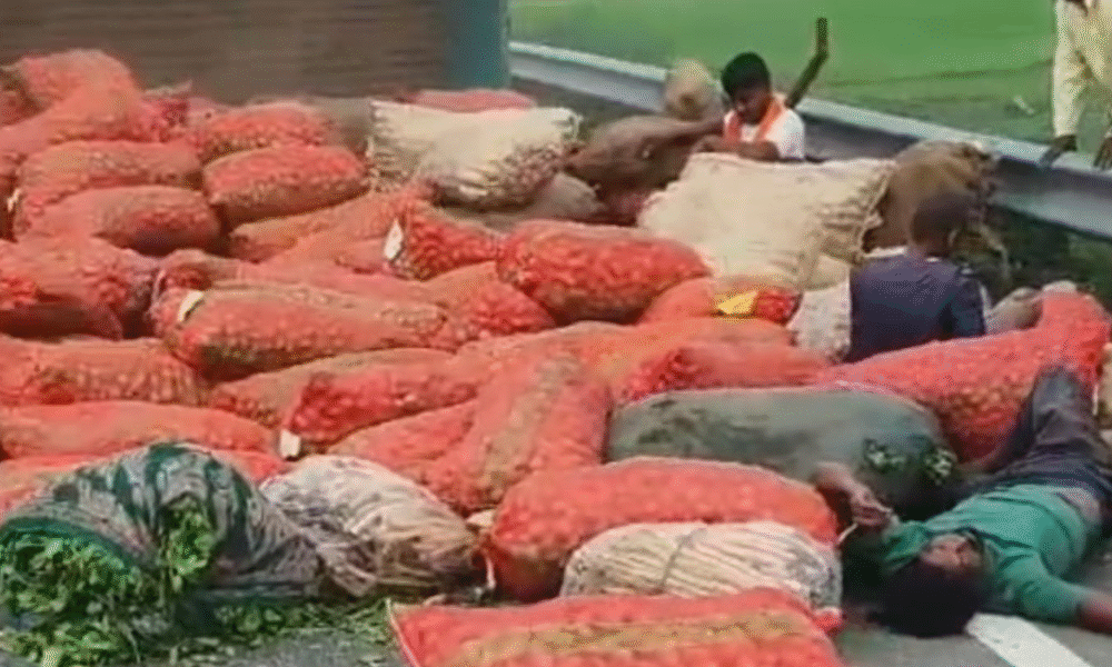 NH-9 Truck Accident: 2 Critically Injured as Potato-Laden Truck Overturns | Dainik Diary
