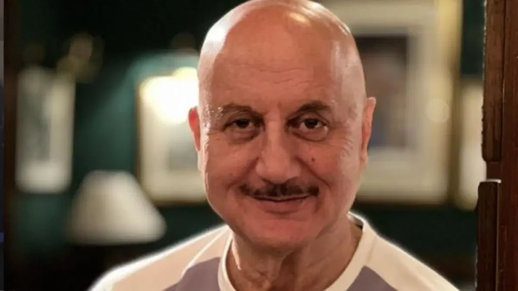 30 सालों में सिर्फ एक ही बना असली सुपरस्टार अनुपम खेर ने Shah Rukh Khan को बताया आखिरी बादशाह 30 30 साल बाद भी शाहरुख खान ही बने हुए हैं बॉलीवुड के 1 और Only Last Superstar बोले अनुपम खेर
