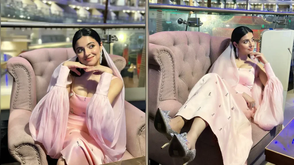 पिंक डॉल बनीं Divya Khosla, बार्बीकोर लुक में ढाया कहर – देखें तस्वीरें 28 Divya Khosla का पिंक बार्बीकोर लुक बना फैशन वर्ल्ड की नई सनसनी – देखें तस्वीरें