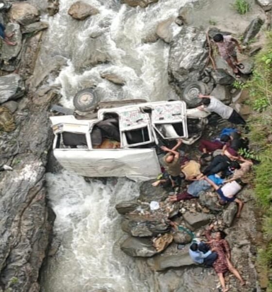 Pithoragarh Max Accident: 8 Dead Including Two Sisters | Dainik Diary Report
