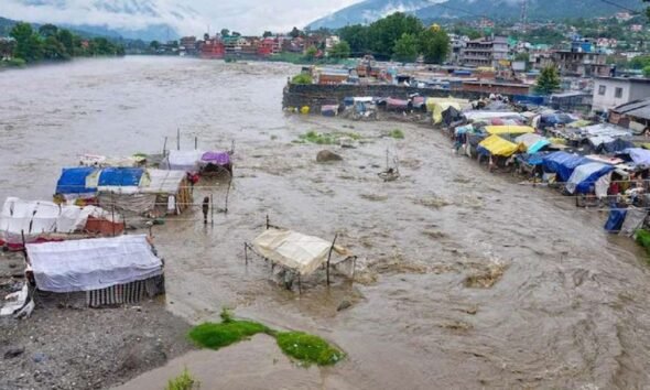 उत्तरकाशी के धाराली में बादल फटा, दर्जनों लापता, मंदिर क्षतिग्रस्त