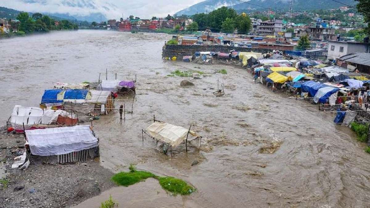 उत्तरकाशी के धाराली में बादल फटा, दर्जनों लापता, मंदिर क्षतिग्रस्त