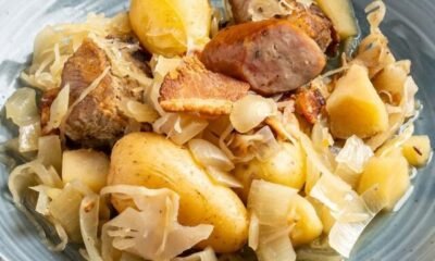 Slow-Cooker-Pork-and-Sauerkraut_EXPS_TOHD24_113809_KristinaVanni_7