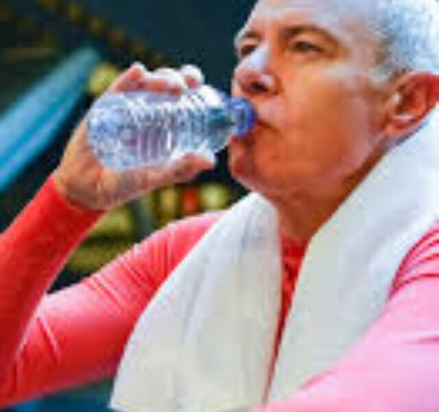 इन 5 समय पर पानी पिएं और तेजी से घटाएं फैट