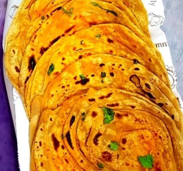 गह-क-आट-क-मसलदर-चर-चर-परठ-gehu-ka-masala-paratha-recipe-in-hindi-रसप-मखय-तसवर