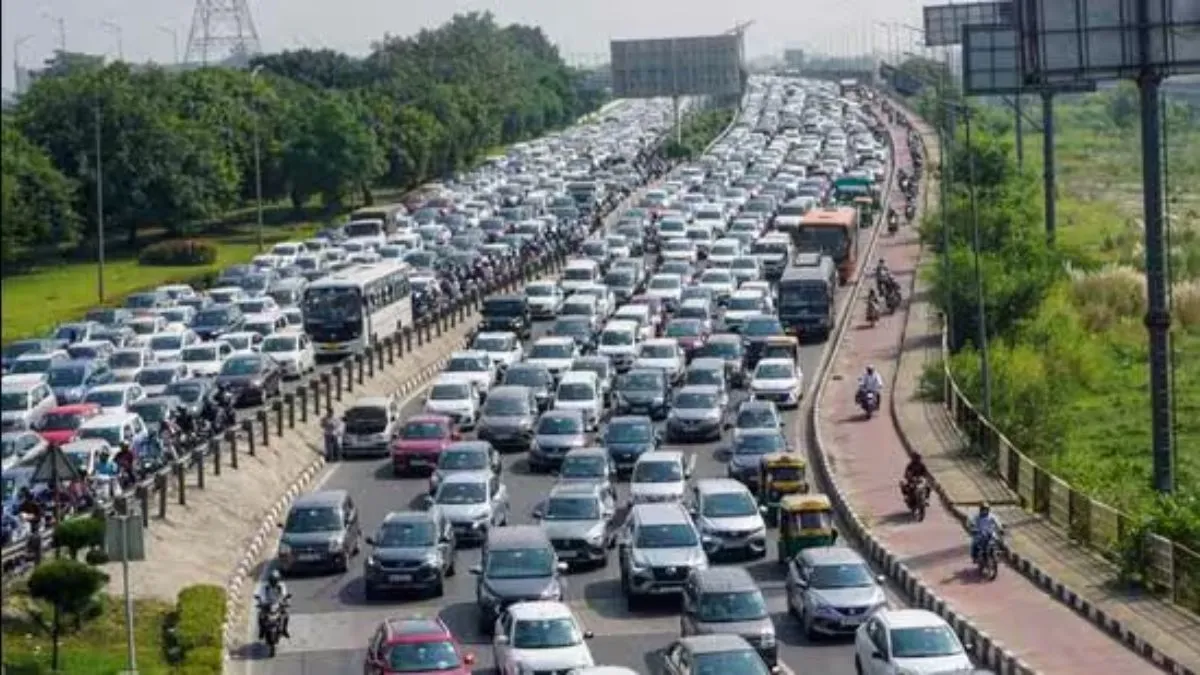 सुप्रीम कोर्ट का बड़ा फैसला दिल्ली में 10 साल पुराने डीजल और 15 साल पुराने पेट्रोल वाहन अब नहीं होंगे बैन 28 दिल्ली में पुराने वाहनों पर कार्रवाई रुकी सुप्रीम कोर्ट ने दिया बड़ा राहत आदेश