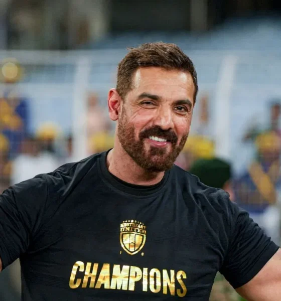 विवेक अग्निहोत्री जॉन अब्राहम कश्मीर फाइल्स विवाद ने छेड़ी गरमागरम बहस
