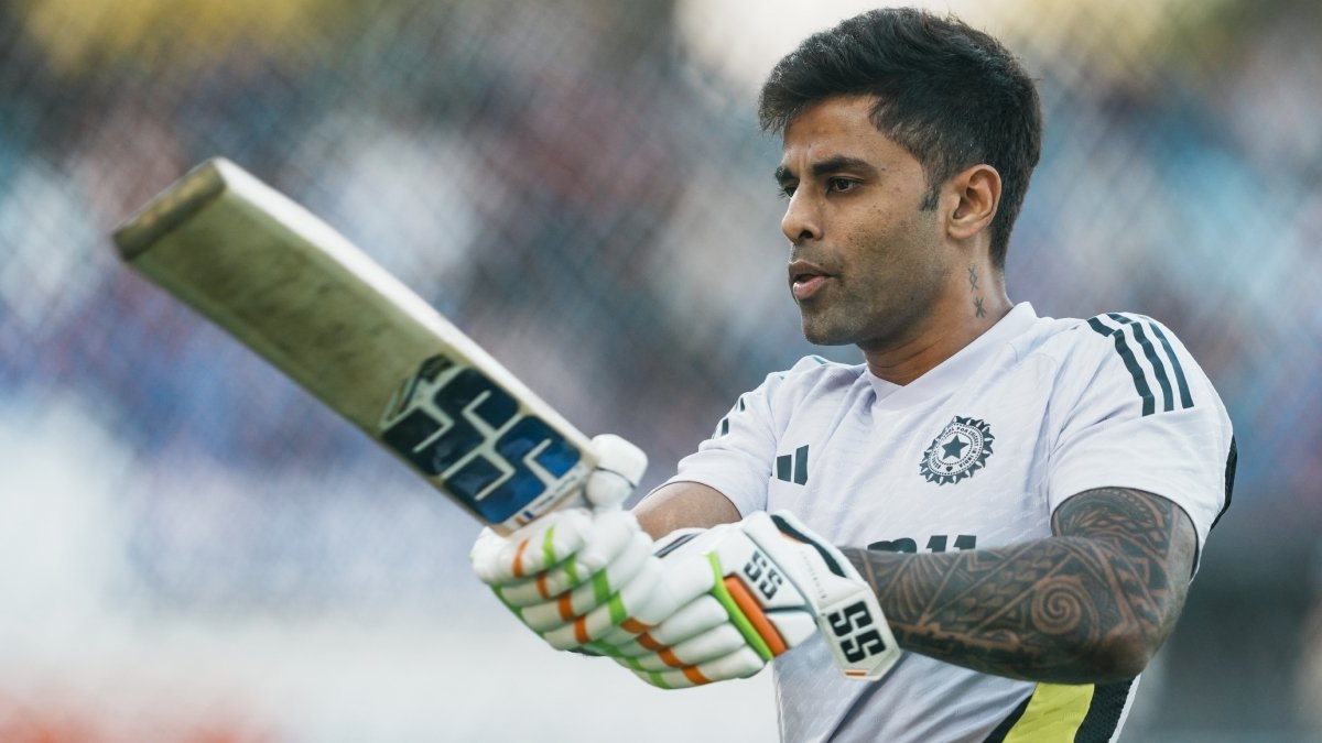 ग्लेन मैक्सवेल ने सूर्यकुमार यादव का T20 छक्कों का ताज छीना 28 ग्लेन मैक्सवेल ने टी20 में छक्कों का रिकॉर्ड तोड़ा, सूर्यकुमार यादव को पीछे छोड़ा