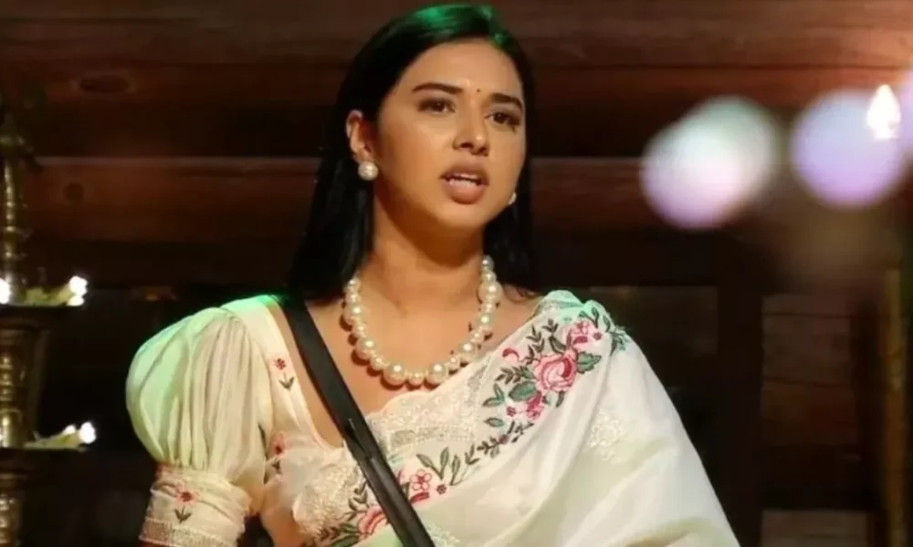 Bigg Boss 19 में Tanya Mittal का इमोशनल ब्रेकडाउन पिता के अत्याचार का दर्दनाक खुलासा