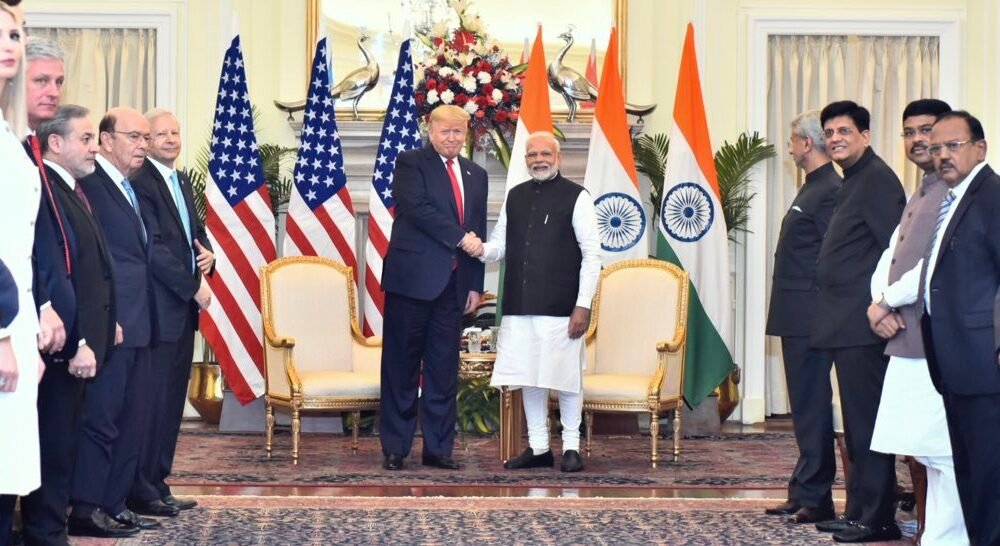 कश्मीर मसले पर अमेरिकी अधिकारी का बयान ट्रंप बोले यह भारत और पाकिस्तान का मामला