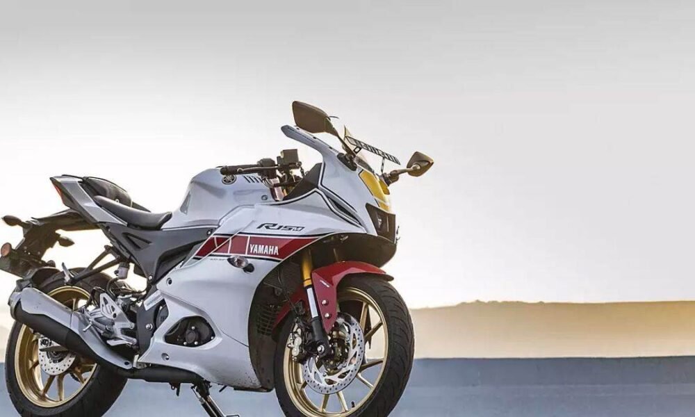 Yamaha R15 और FZ-S पर 17,581 रुपये तक की कीमतों में कटौती, जानिए नए दाम