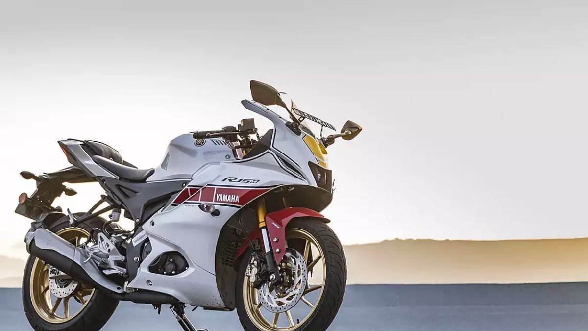 Yamaha R15 और FZ-S पर 17,581 रुपये तक की कीमतों में कटौती, जानिए नए दाम