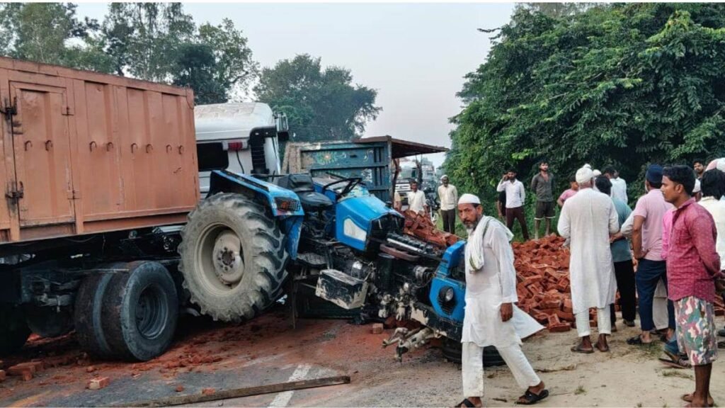संभल सड़क हादसा ट्रक-ट्रॉली टक्कर में दो मजदूरों की मौत दो घायल