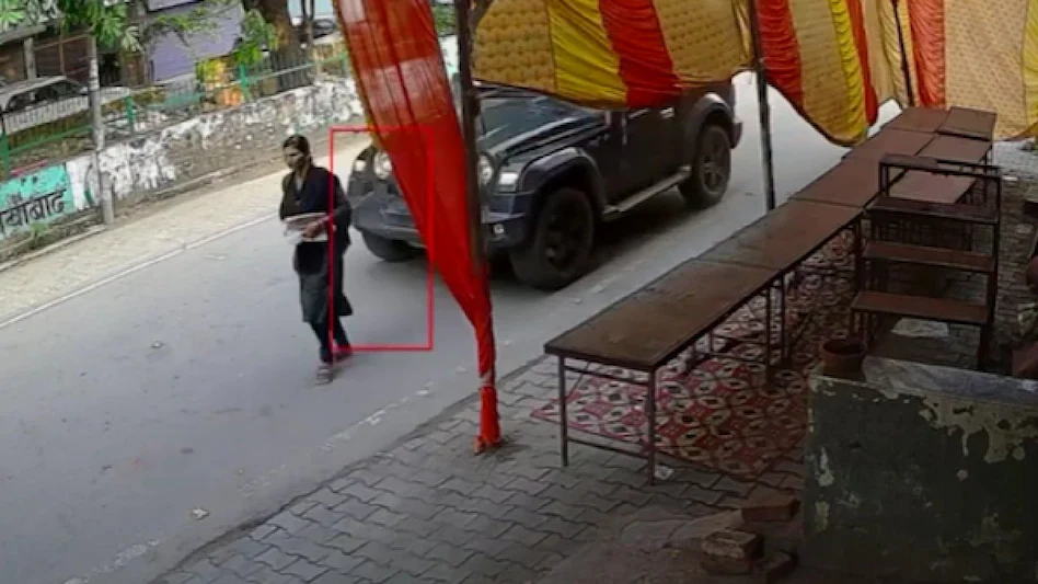 गाजियाबाद में तेज रफ्तार थार ने मारी टक्कर, महिला हुई गंभीर रूप से घायल, बोलीं- कोई एक्शन नहीं चाहिए 29 68cbd2bd5efbf woman hit by thar 183655117 16x9 3