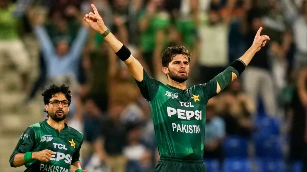 पाकिस्तान बनाम बांग्लादेश एशिया कप 2025 सुपर फोर लाइव अपडेट शाहीन अफरीदी और हारिस रऊफ का जलवा