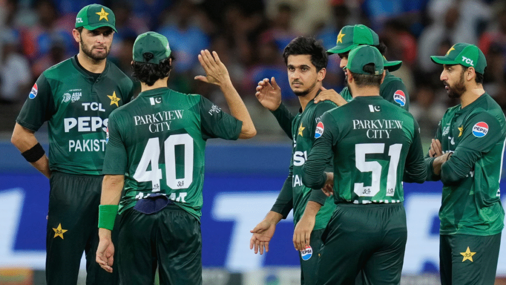 एशिया कप में पाकिस्तान क्रिकेट बोर्ड का ड्रामा मुरली कार्तिक ने लगाई फटकार कहा बच्चों जैसी हरकत 31 एशिया कप 2025 PCB का ड्रामा और मुरली कार्तिक की फटकार बच्चों जैसी हरकत