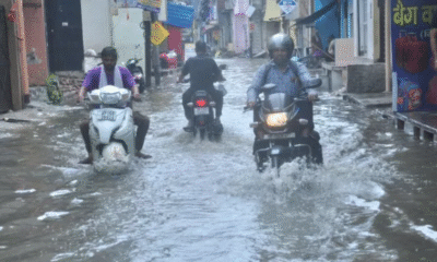 कोलकाता में भारी बारिश से जलभराव, मेट्रो सेवाएं प्रभावित