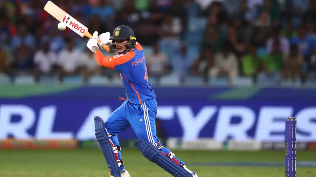 "अभिषेक शर्मा ने एशिया कप 2025 में पाकिस्तान गेंदबाजों पर वीरेंद्र सहवाग स्टाइल में किया तंज"