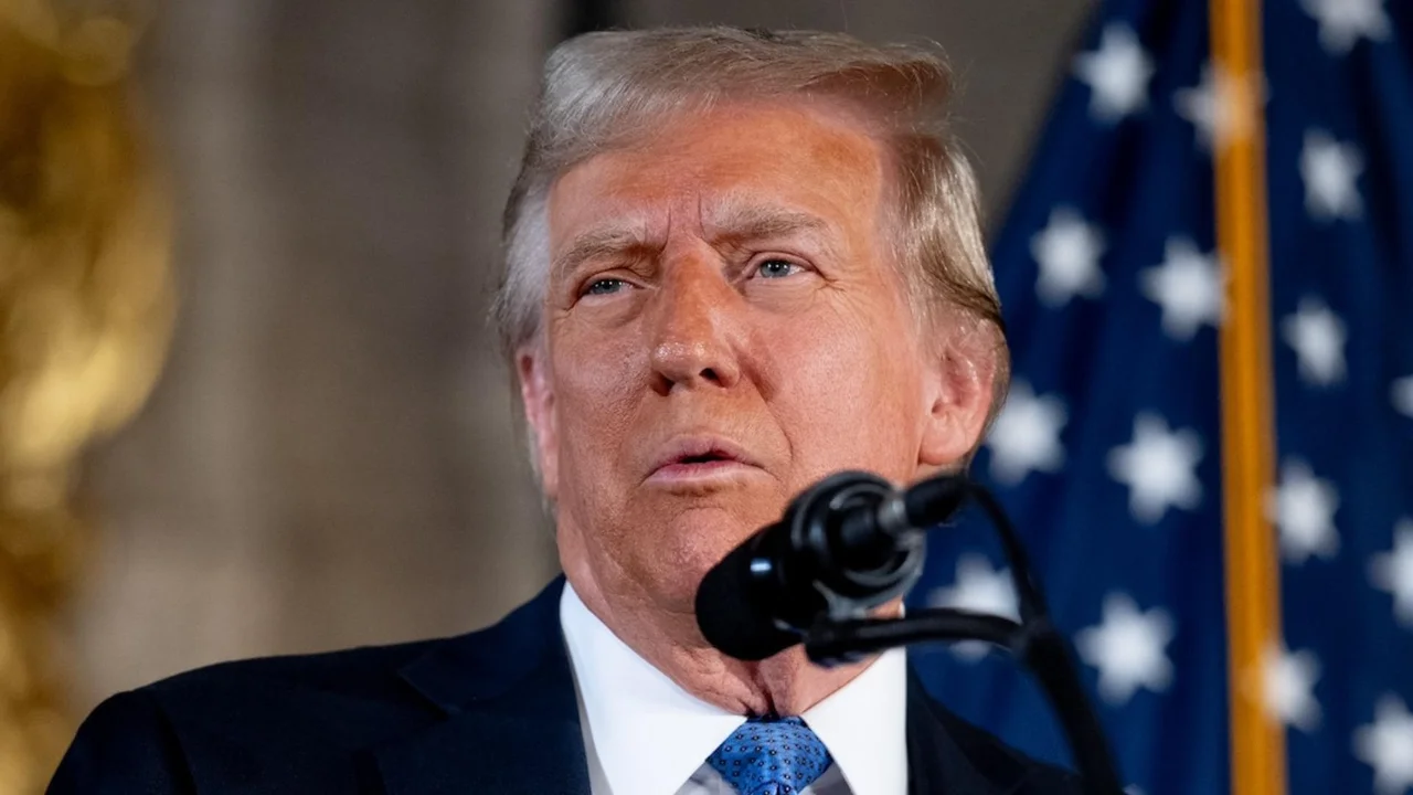 अमेरिकी सरकारी शटडाउन 2025 स्वास्थ्य सेवाओं और खर्च को लेकर ट्रम्प और डेमोक्रेट्स के टकराव के बीच मंडरा रहा है