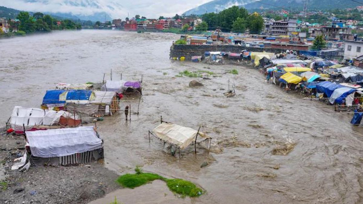उत्तराखंड नंदा नगर में बादल फटा भारी तबाही और बचाव कार्य जारी