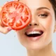 applying-tomato-on-face_1024x400