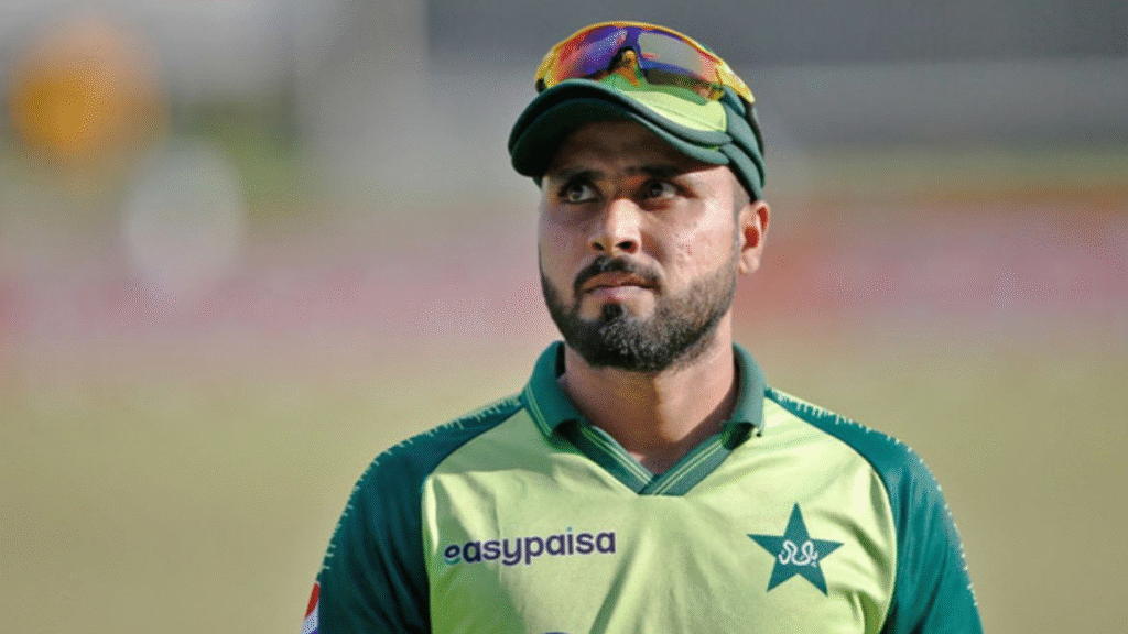 भारत की जीत से बौखलाए फहीम अशरफ चोट का नाटक कर रोका मैच फैंस बोले शिवम दुबे के छक्के से टूटा हौसला 30 एशिया कप फाइनल में शिवम दुबे के छक्के के बाद फहीम अशरफ की चोट ने रोका खेल