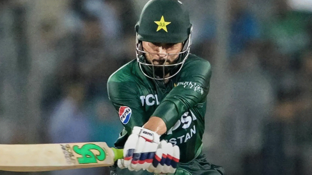 भारत की जीत से बौखलाए फहीम अशरफ चोट का नाटक कर रोका मैच फैंस बोले शिवम दुबे के छक्के से टूटा हौसला 29 एशिया कप फाइनल में शिवम दुबे के छक्के के बाद फहीम अशरफ की चोट ने रोका खेल