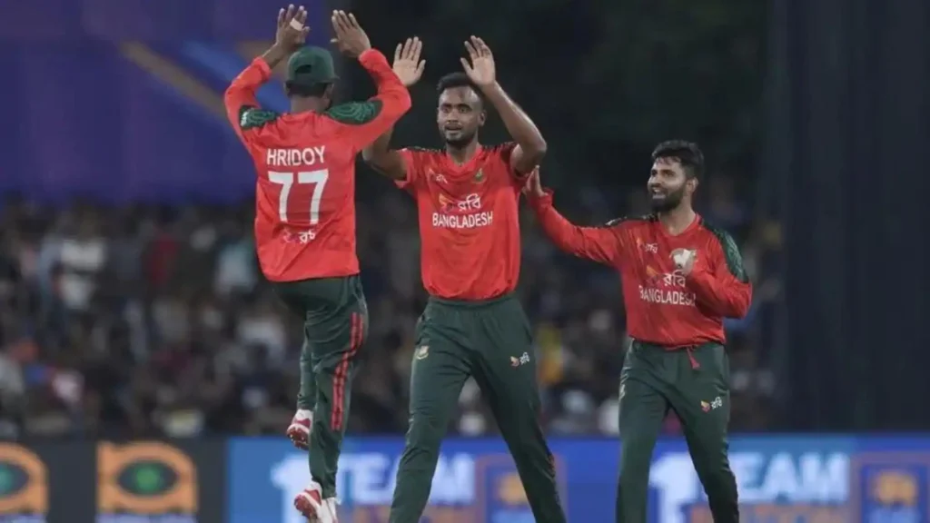 बांग्लादेश ने को बीच ओवरों में जकड़ा आखिरी ओवर तक चली रोमांचक भिड़ंत 29 l78320250713221547