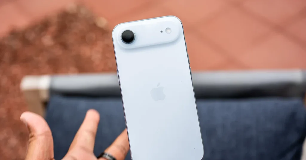 iPhone Air Review इतनी पतली कि यकीन करना मुश्किल Apple का अब तक का सबसे “Thincredible” iPhone 29 iPhone Air Review Apple का सबसे पतला और हल्का iPhone डिज़ाइन जो है ‘Thincredible’