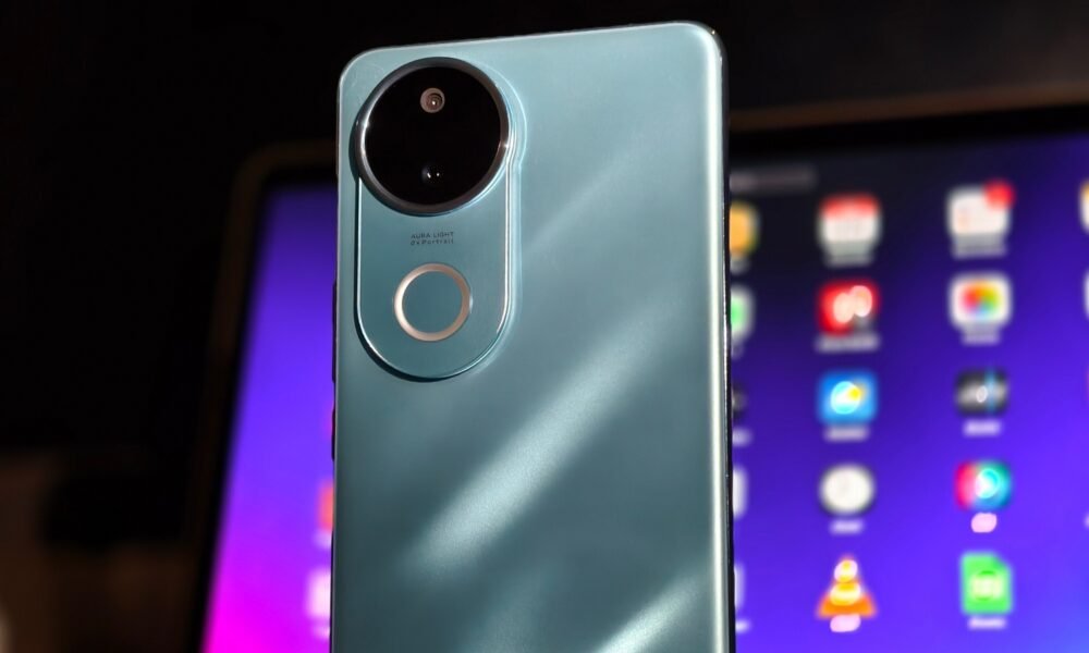 iQOO Z10R 5G – 5700mAh बैटरी और 50MP कैमरा के साथ दमदार परफॉर्मेंस वाला मिड-रेंज स्मार्टफोन