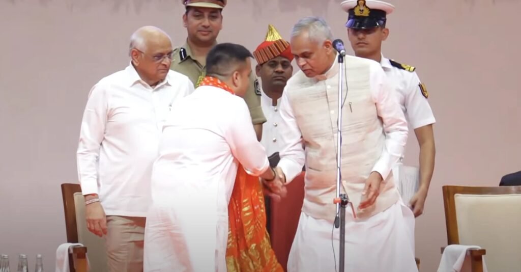 गुजरात में नया मंत्रिमंडल शपथ ग्रहण, हर्ष सांघवी बने सबसे युवा उपमुख्यमंत्री, रिवाबा जडेजा को भी जगह 32 13 34 533387258ddc