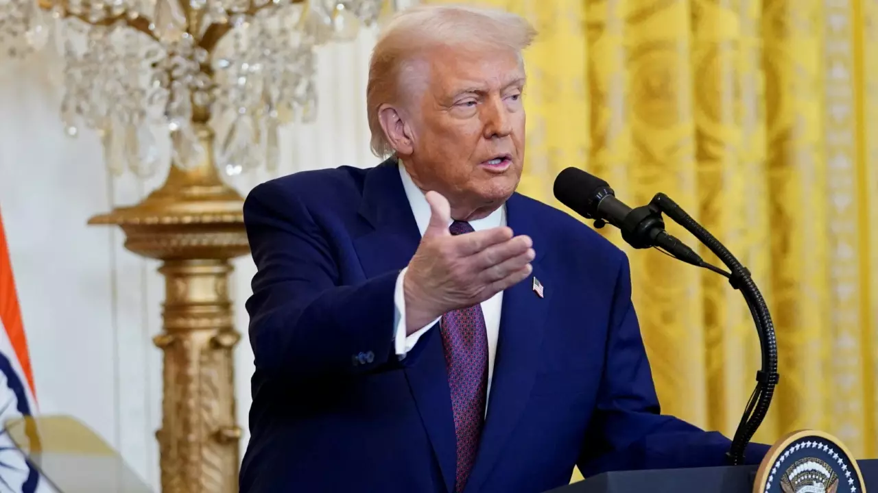 डोनाल्ड ट्रम्प ने दावा किया कि उन्होंने भारत और पाकिस्तान के बीच युद्धविराम कराया, जबकि नई दिल्ली ने इस दावे को सख्ती से खारिज किया।