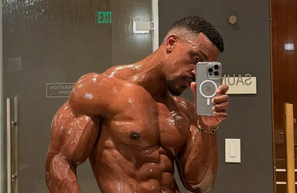 मशहूर फिटनेस इंफ्लुएंसर एश्टन हॉल की मौत की खबर निकली झूठी, वायरल पोस्ट ने मचाई सनसनी 29 198652b5 17e5 4d30 9bde ba50b617fce7 1759806177