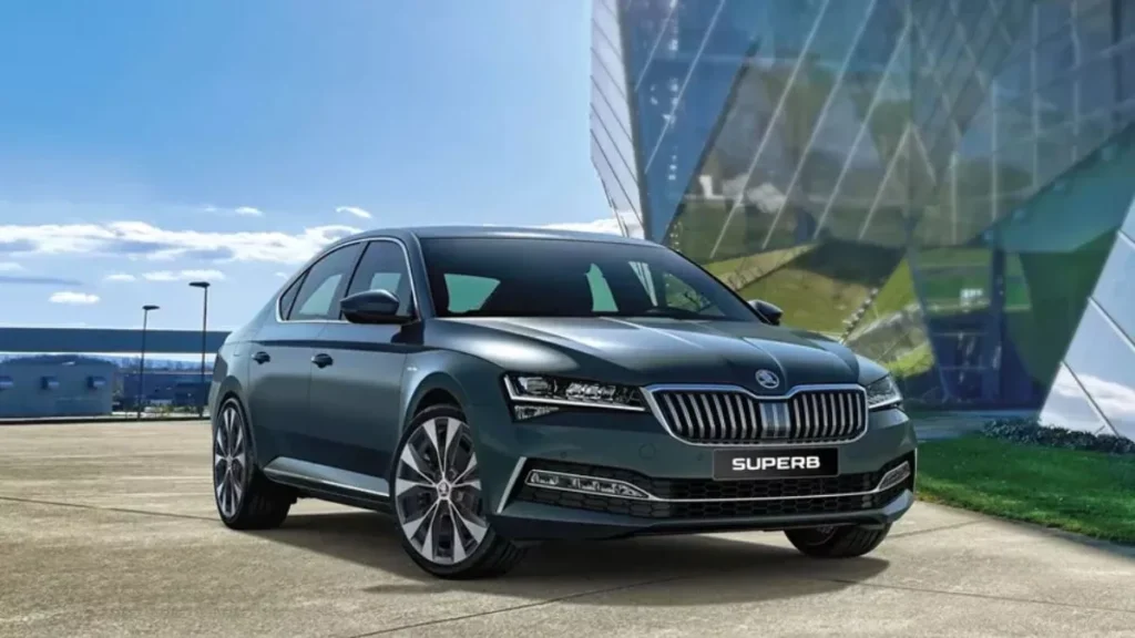 Skoda Superb 2025 भारत में 13 दिसंबर को लॉन्च — ₹50 लाख की लग्जरी सेडान 10 एयरबैग्स और 13-इंच स्क्रीन के साथ