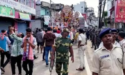 कटक में दुर्गा विसर्जन के दौरान भड़की हिंसा के बाद पुलिस और RAF का फ्लैग मार्च