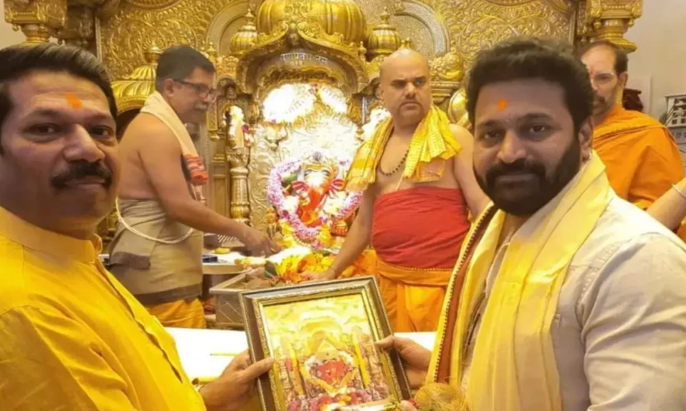 ‘कांतारा चैप्टर 1’ ने पार किया ₹500 करोड़ का आंकड़ा, ऋषभ शेट्टी पहुंचे सिद्धिविनायक मंदिर आशीर्वाद लेने