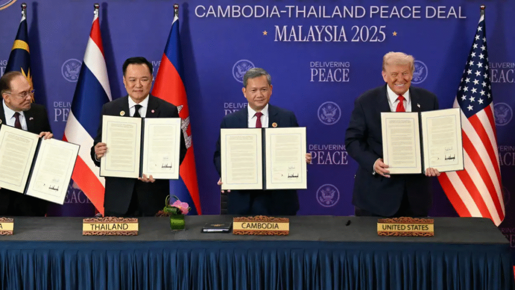 थाईलैंड-कंबोडिया के बीच शांति समझौता, ट्रंप की अगली कूटनीतिक चुनौती अब चीन से निपटना 30 थाईलैंड-कंबोडिया शांति समझौता ट्रंप की मौजूदगी में हुआ, अब चीन के साथ व्यापार वार्ता पर सबकी नजर