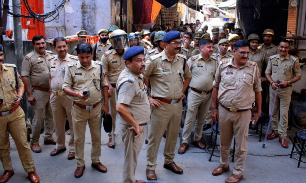 कटक में 36 घंटे का कर्फ्यू और इंटरनेट बंद हिंसा के बाद सड़कों पर सन्नाटा और भारी पुलिस तैनाती